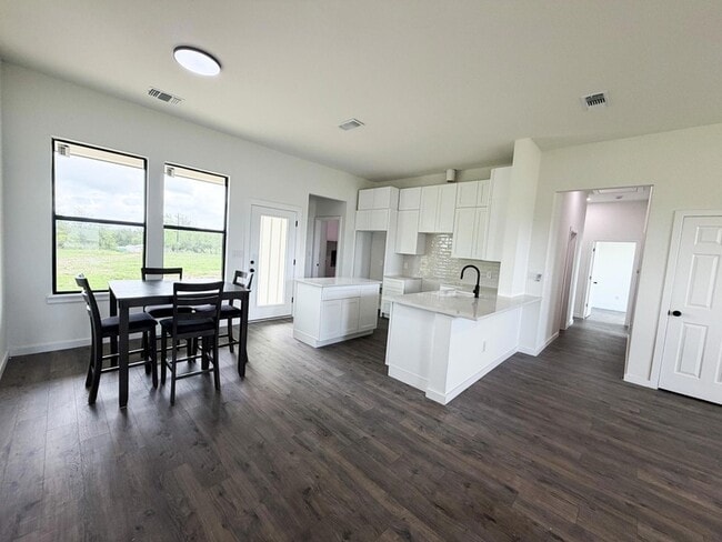 Photo - 138 Blushing Dr