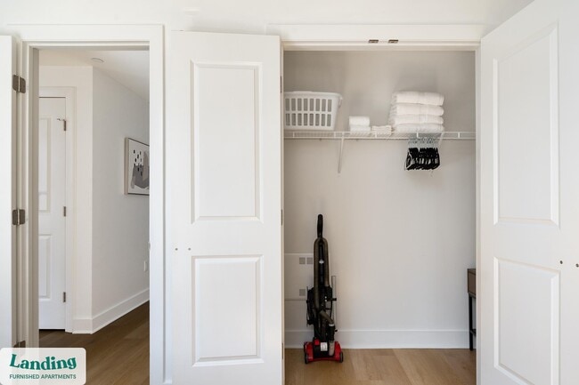 Building Photo - 933 McGee St Rental