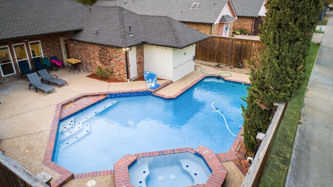 Photo - 2706 Brookshire Dr