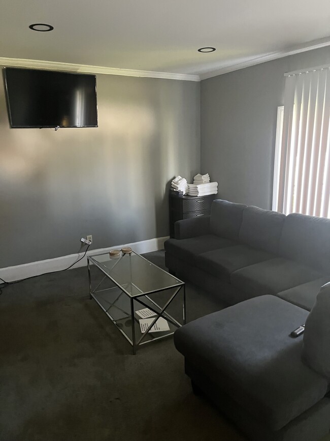 Photo - 3337 Prospect St