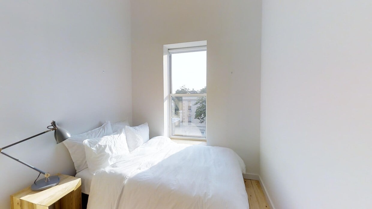 Photo - Private bedroom in 6 bed/2 bath Home