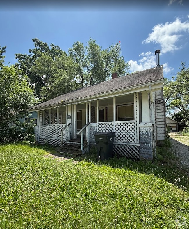 Building Photo - 1745 W Grand Ave Rental