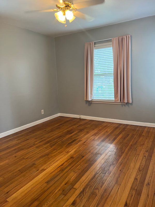 Photo - 210 meadowlane