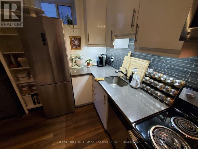 Photo - 15 Highview Crescent Unit B1