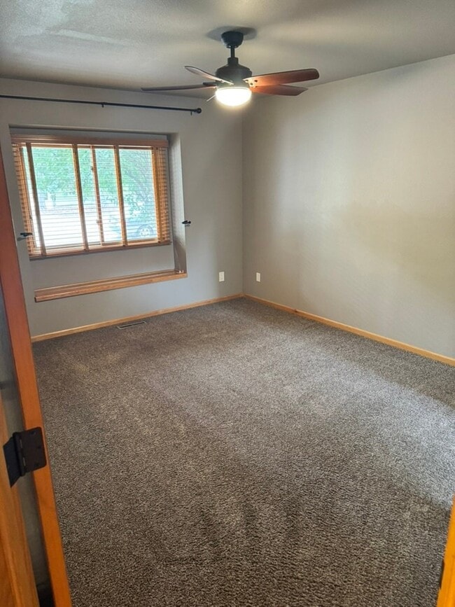 Photo - 1074 Cunningham Dr Unit 2
