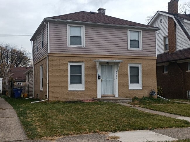 Building Photo - 3 Bedroom Colonial