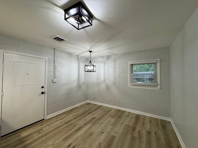Photo - 2205 Hathaway Dr Unit 2205 Hathaway Dr B