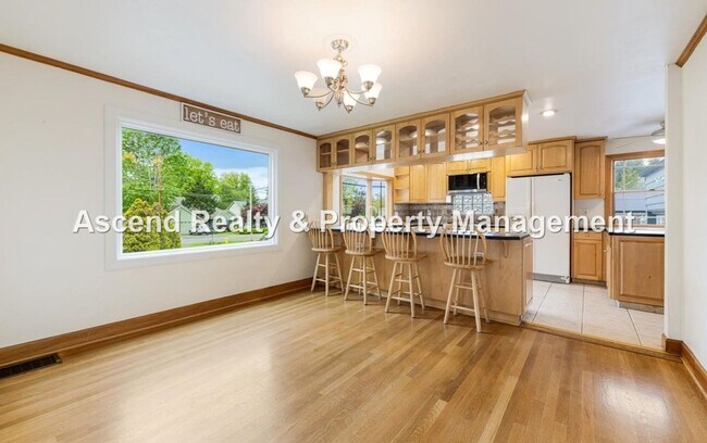 Photo - Available NOW! 3 Level 4bed/3bath Convenie...