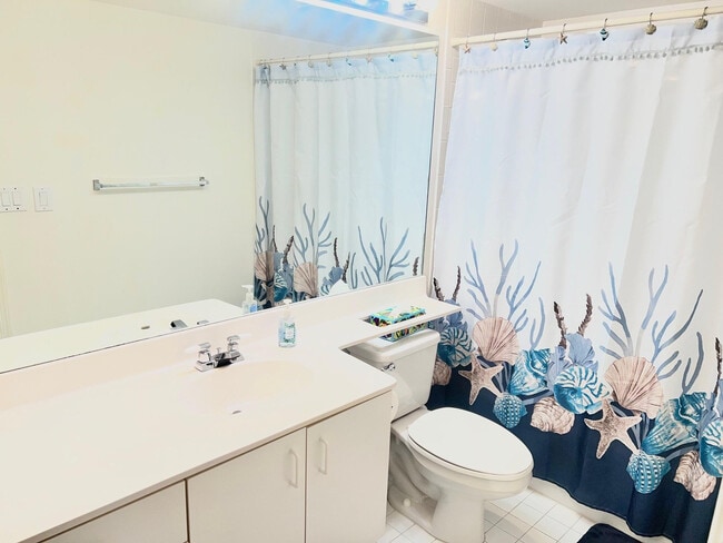 Photo - 7831 Granville Dr Unidad 203