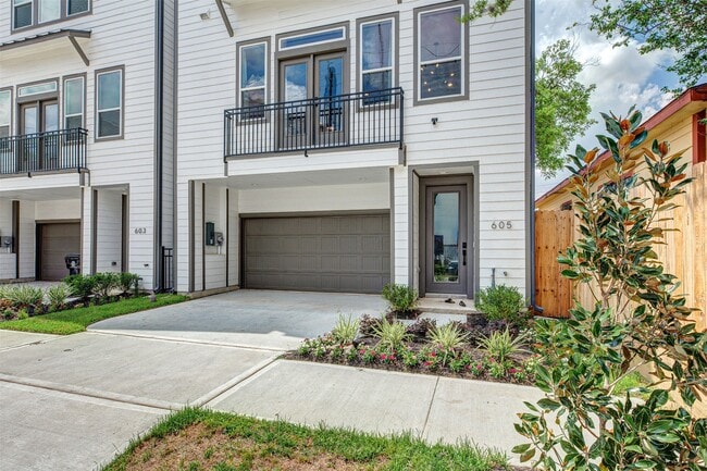 Photo - 605 Middle St