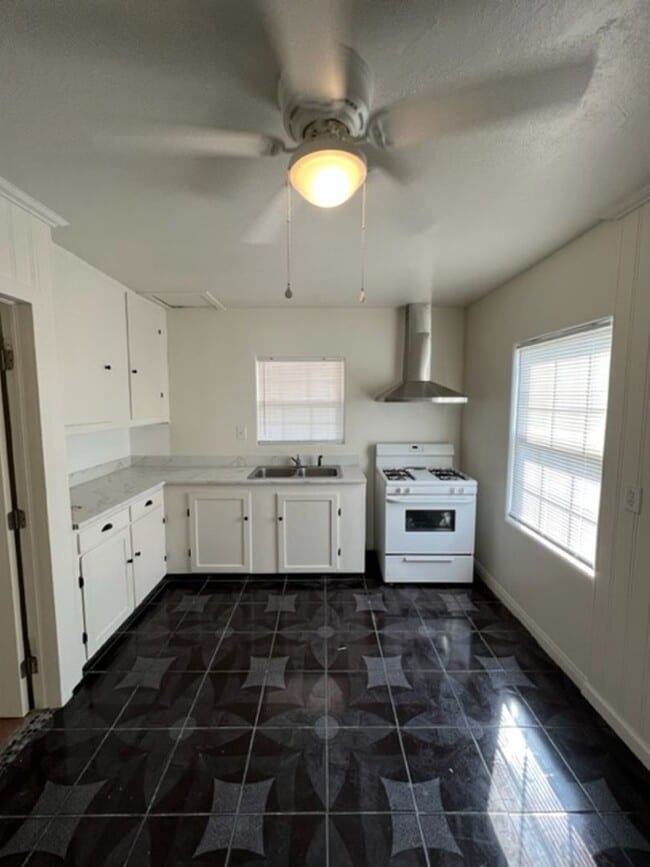 Photo - 1108 Wells Ave Unidad 1110 Wells Ave