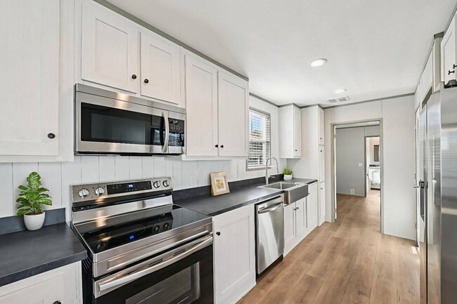 Photo - 1800 Oak Grove Rd E