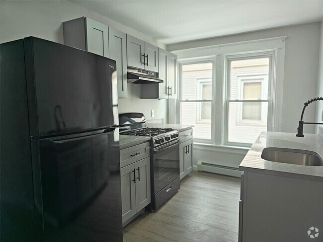 Building Photo - 372 Mansion St Unit 2W Rental