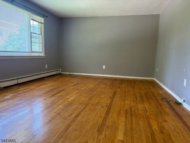 Building Photo - 30 Andrea Dr Unit 3