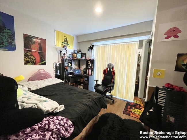 Building Photo - 34 Sumner St Unit 1 Rental