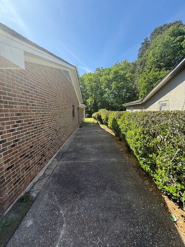 Photo - ** 2 Bed 2 Bath located by Trenholm State ** Call 334-366-9198 to schedule a self tour