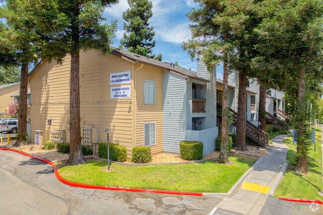 Building Photo - Walnut Village Rental