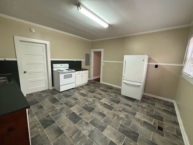 Photo - Located On Forrest Road!!