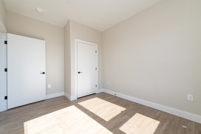 Building Photo - 340 Bremen St Unit 504