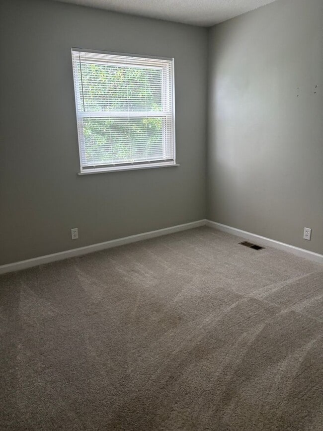 Photo - 2711 Clayton Dr NW