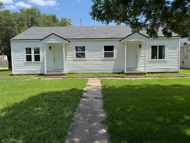 Building Photo - 806 S Terrace Dr