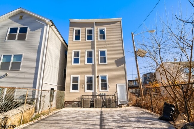 Photo - 579 S 12th St Unit 3