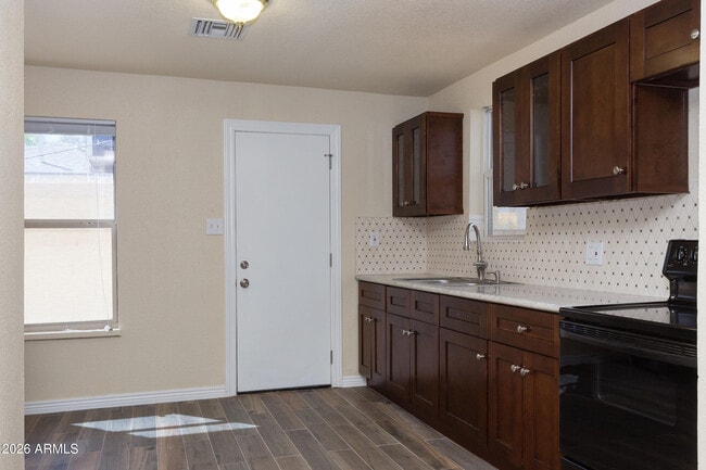 Photo - 1646 E Indianola Ave