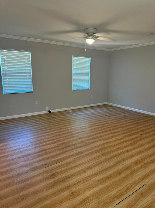 Photo - 700 Mayflower Ave