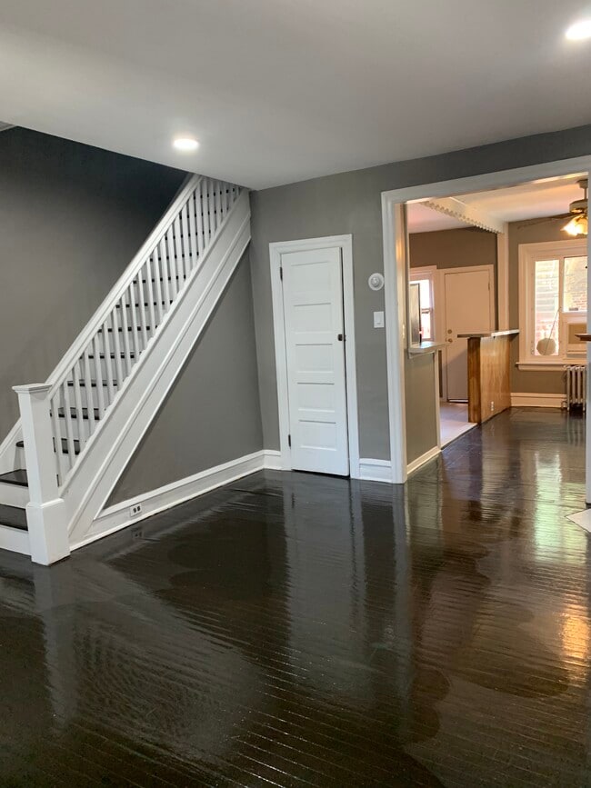 Building Photo - 5235 Beaumont Ave Rental