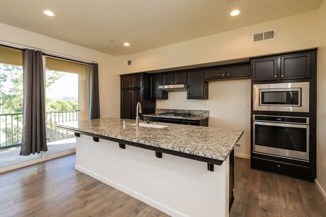 Photo - 4370 Strathmore Pl