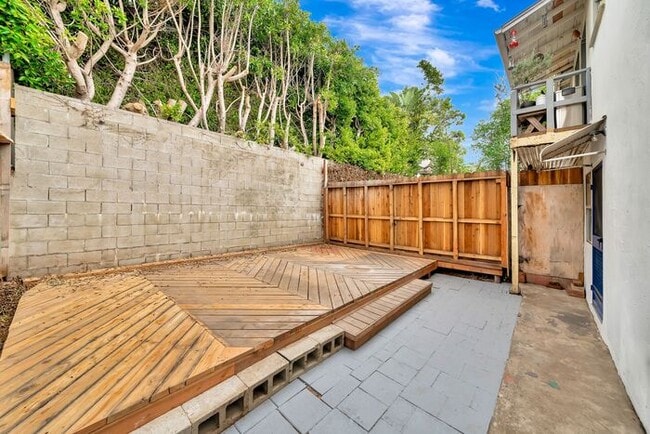 Photo - Studio for $2100 (3 Blocks from Beach)