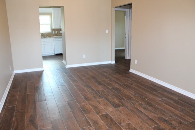 Photo - 1630 Samples Rd