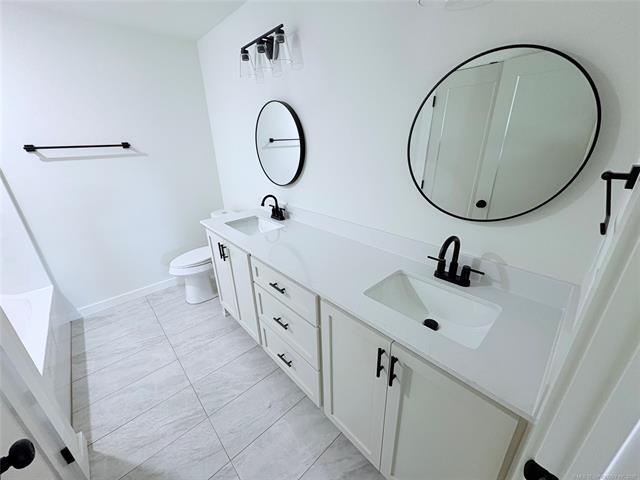 Photo - 2806 N Lansing Pl