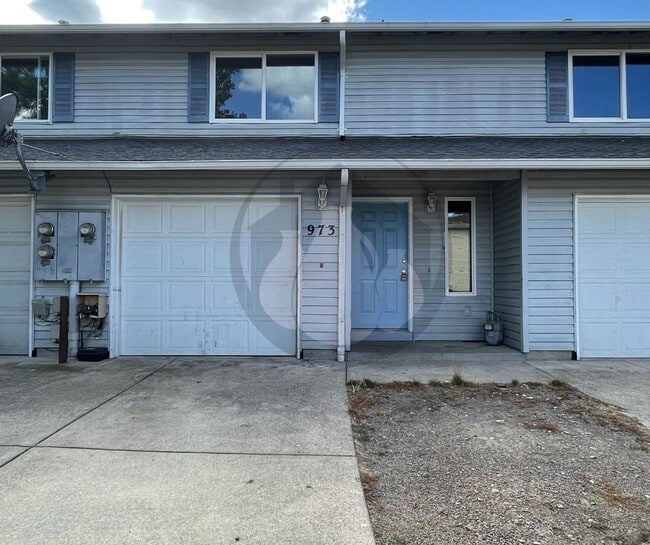 Building Photo - Charter Triplex #2022-1085 Unit 973 Rental