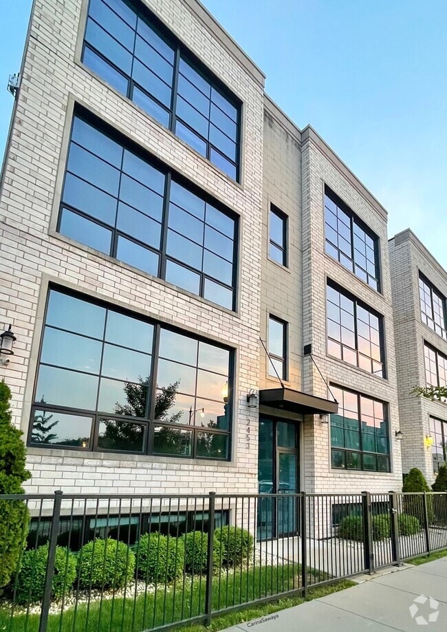 Building Photo - 2453 W Irving Park Rd Rental