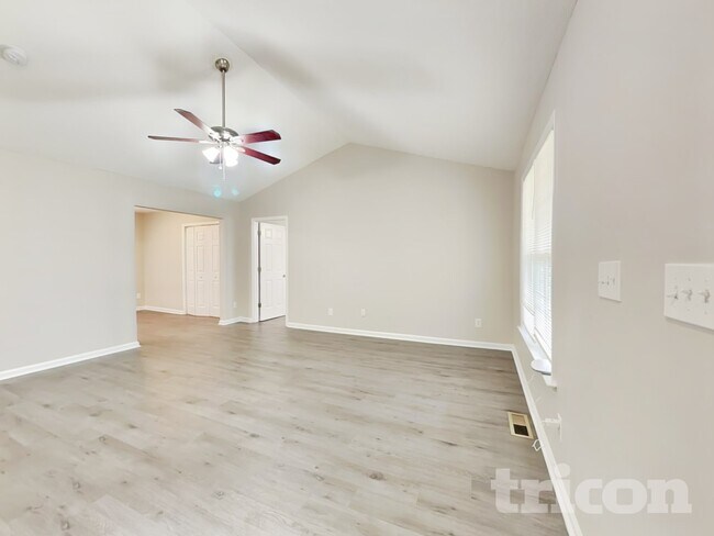 Photo - 105 Pinto Ln