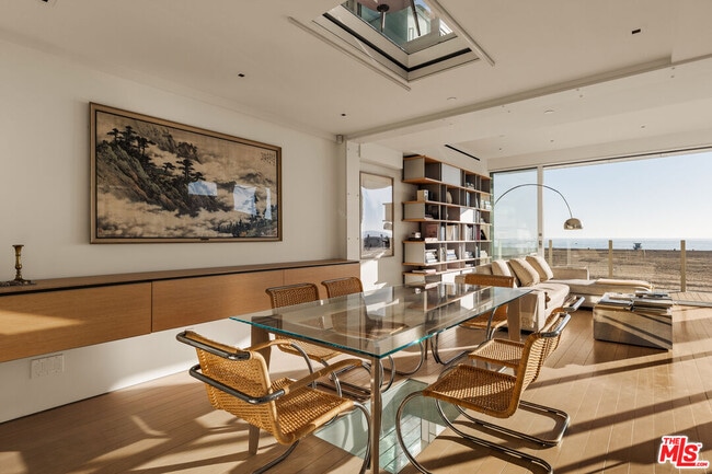 Photo - 1267 Palisades Beach Rd