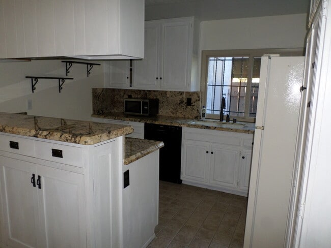 Building Photo - UTC 3 bedroom Townhome