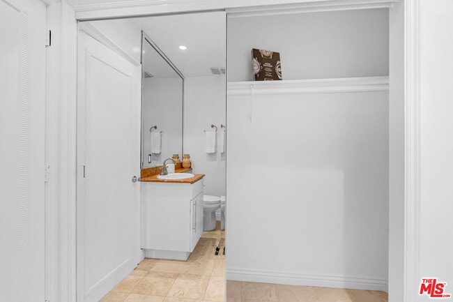 Photo - 937 5th St Unit 9