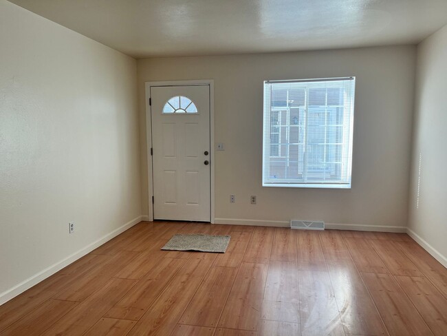 Remodeled 2 Bed/2 Bath Townhome Near 6th &... - Remodeled 2 Bed/2 Bath Townhome Near 6th &...