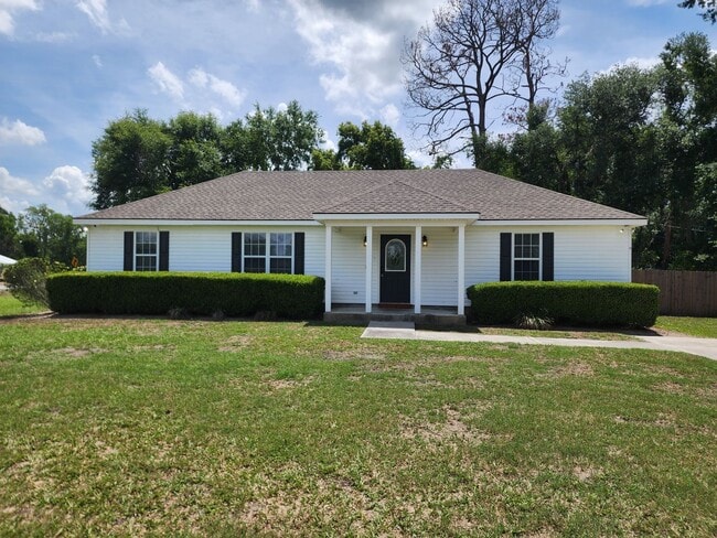 Southern Comfort Oasis: 3BR/2BA Rental Home in Valdosta, GA - Southern Comfort Oasis: 3BR/2BA Rental Home in Valdosta, GA