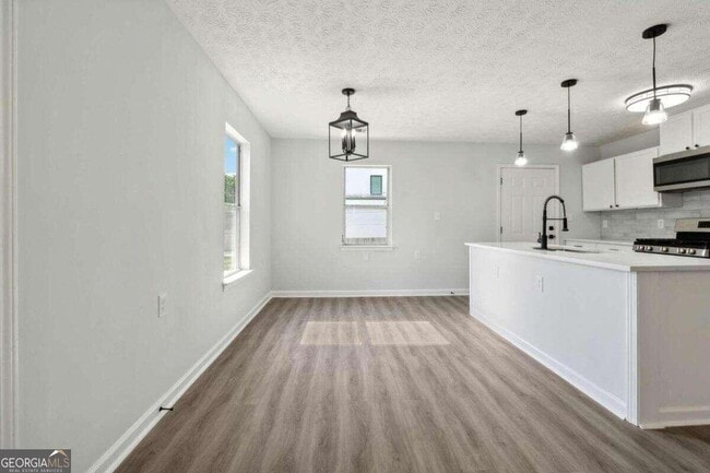 Photo - 823 Humphries St SW