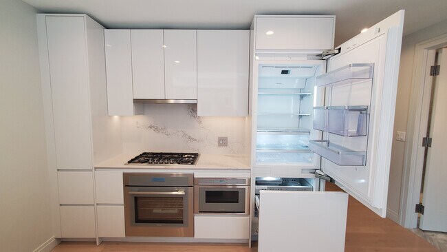 Photo - 135 Seaport Blvd Unidad 908