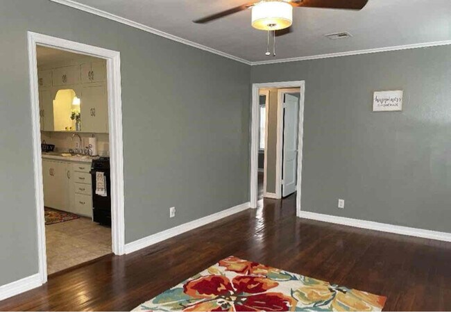 Photo - 2320 Elmira St