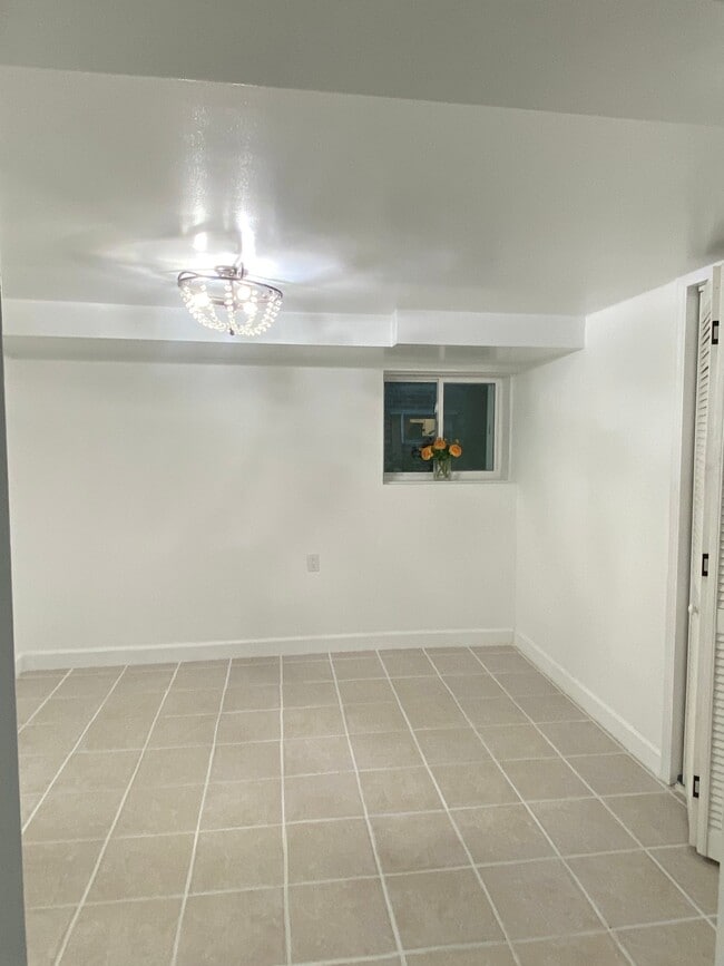 Photo - 5425 W Eddy St