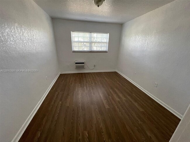 Photo - 1471 NE 170th St Unidad 224A