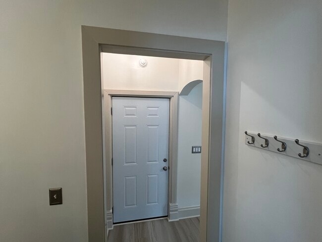 Building Photo - 143 Seminary Ave Unit 3
