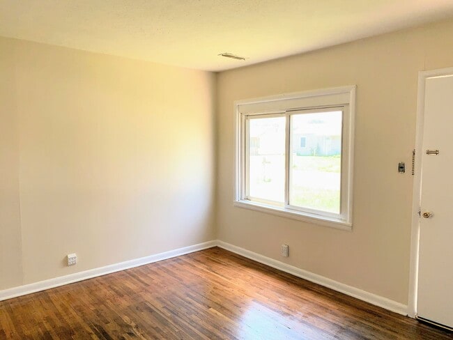 Photo - 1720 E 2nd Ave