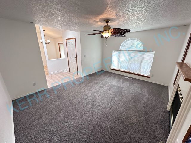 Charming 3-Bedroom Haven with 2 Baths in Gresham – Your Perfect 1364 Sq Ft Retreat!