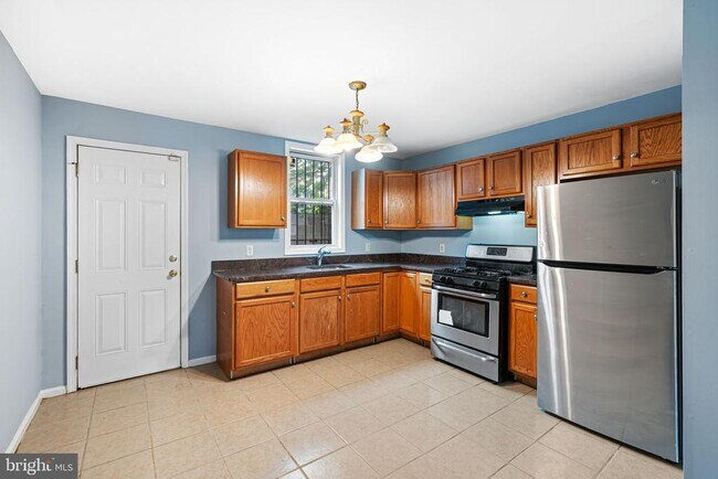 Photo - 2035 Watkins St